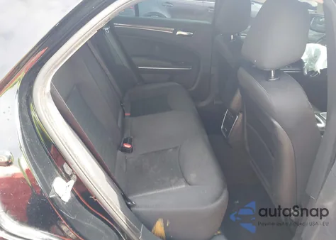 2019 Chrysler 300 Touring z USA, uszkodzony, nr VIN 2C3CCAAG7KH612320